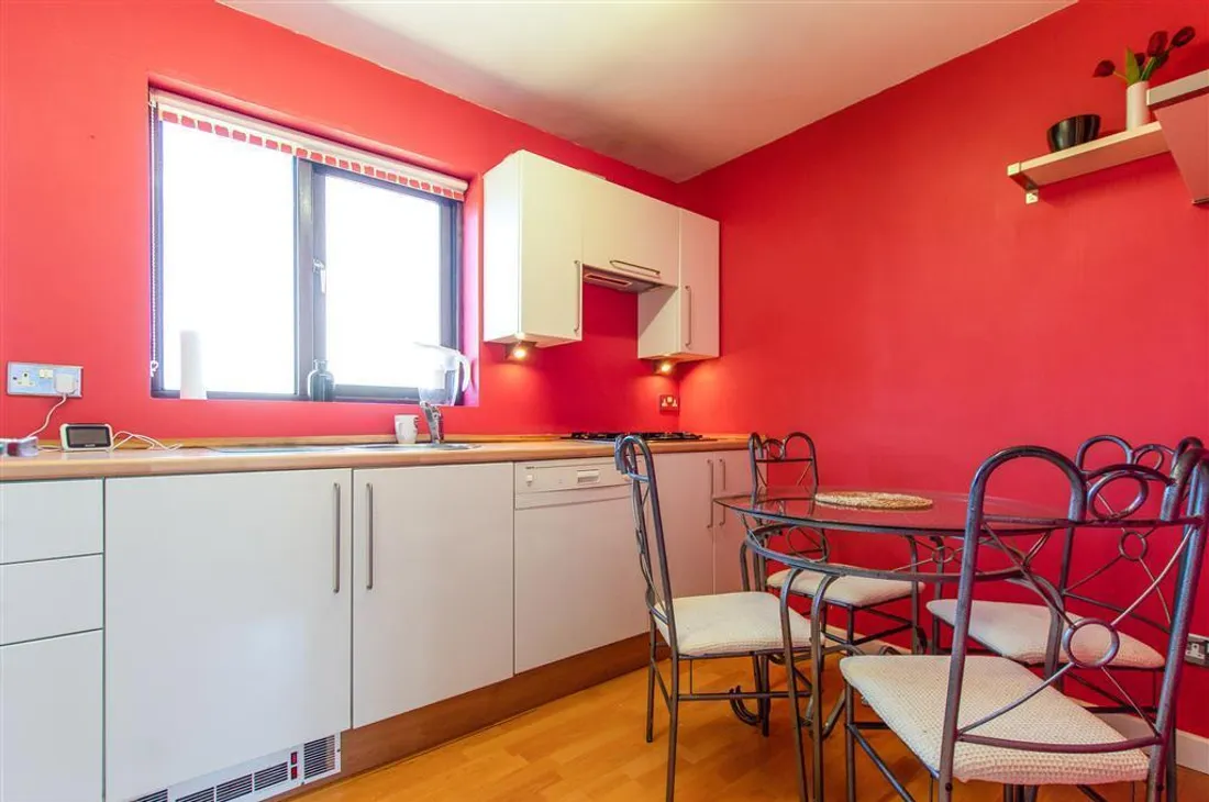Flat Abernethy Quay in Swansea