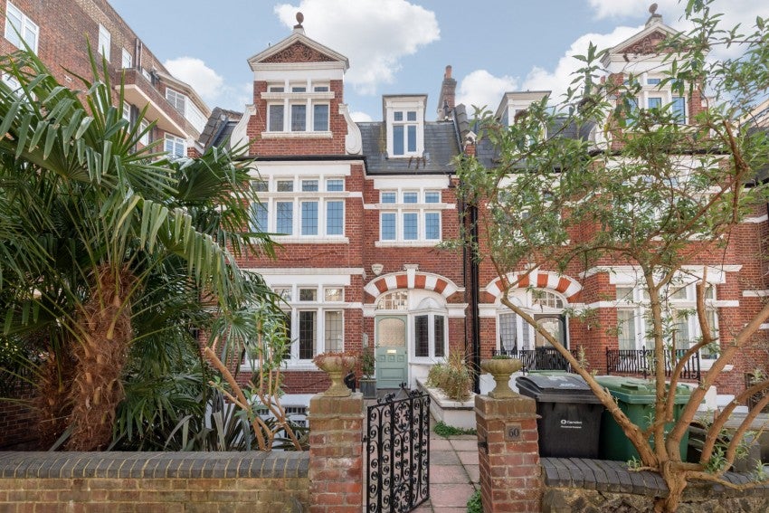 Flat Belsize Avenue in Greater London