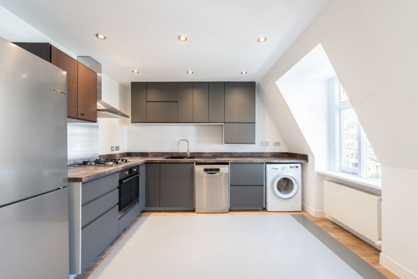 Flat Belsize Avenue in Greater London