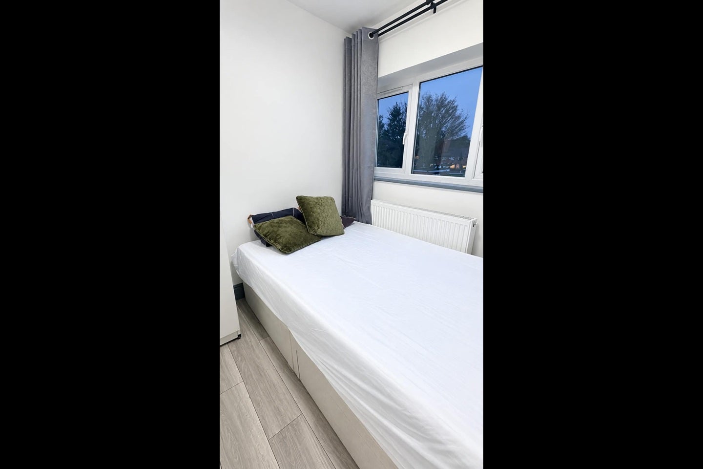Room Eltham Palace Road in Greater London