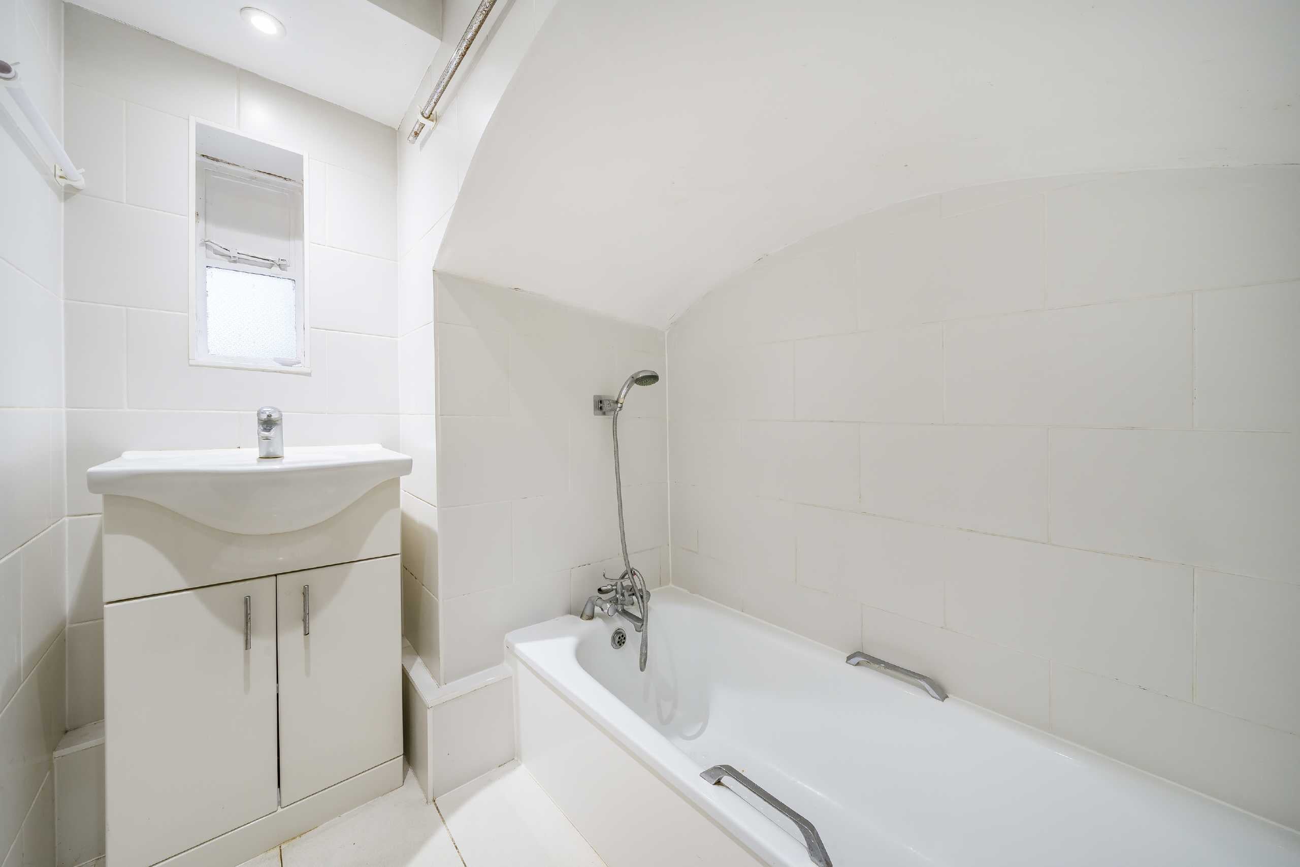 Flat Gloucester Terrace in City of Westminster