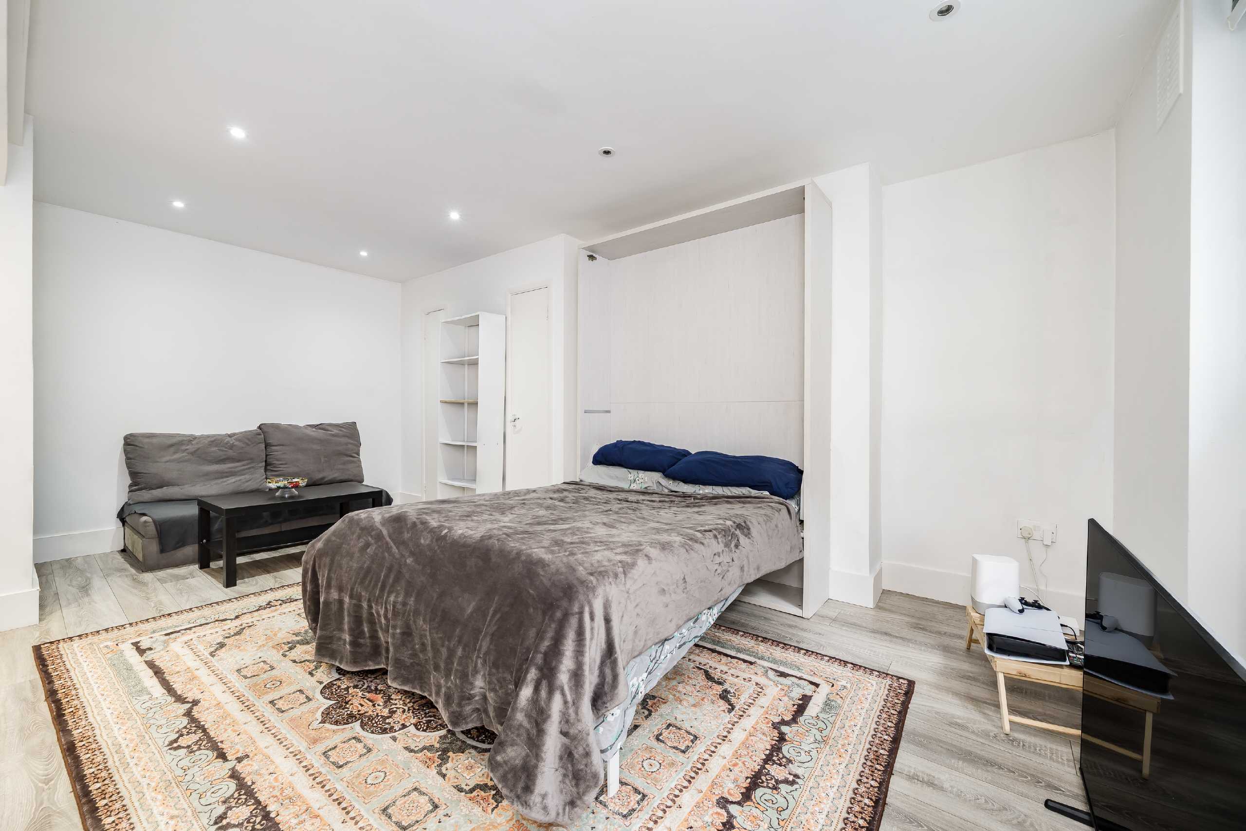 Flat Gloucester Terrace in City of Westminster