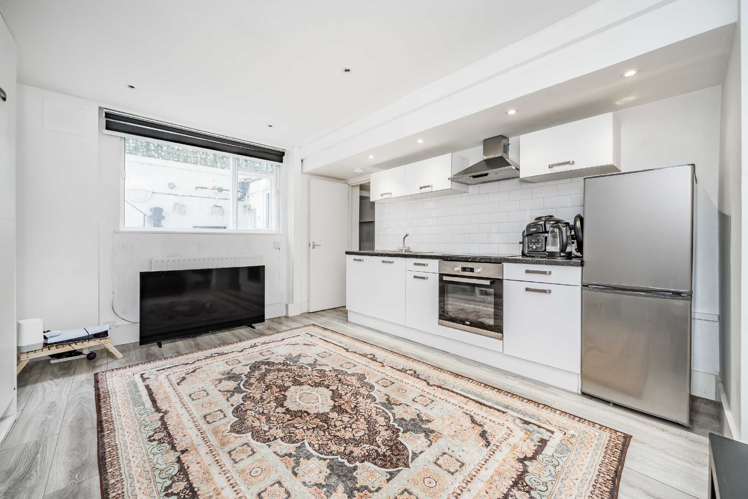 Flat Gloucester Terrace in City of Westminster