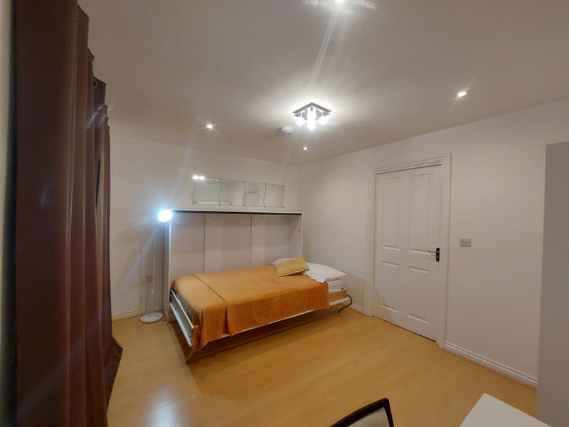 Room Sydenham Road in Greater London