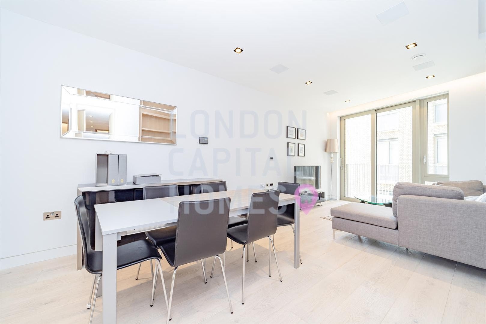 Flat Duchess Walk in Greater London