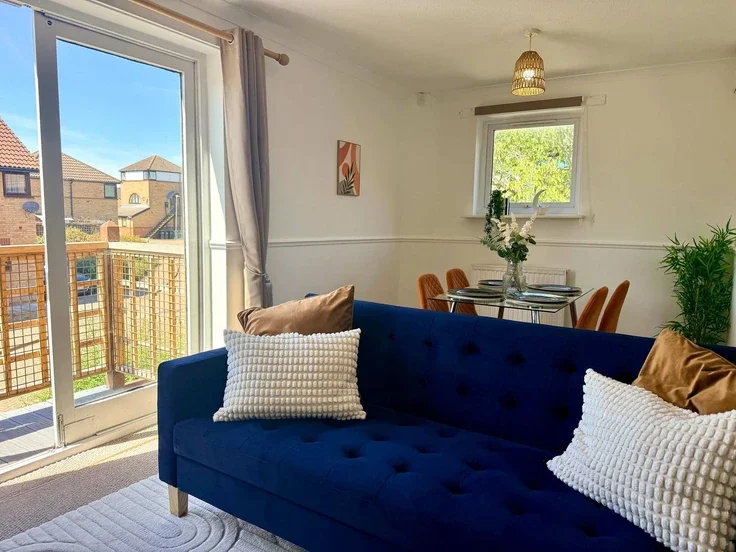 Flat Phillip Court in Milton Keynes