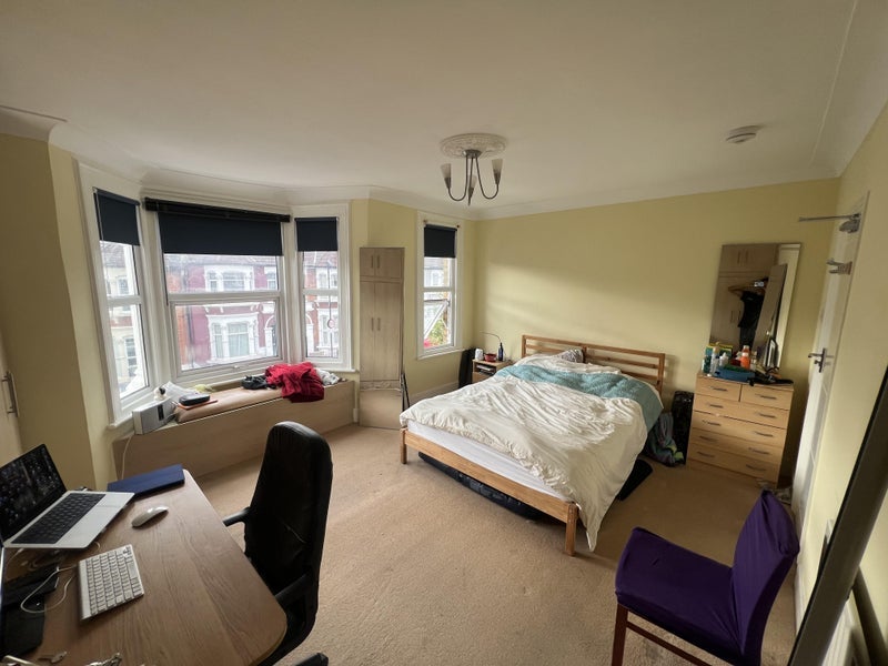 Room Cranbrook Park in Greater London
