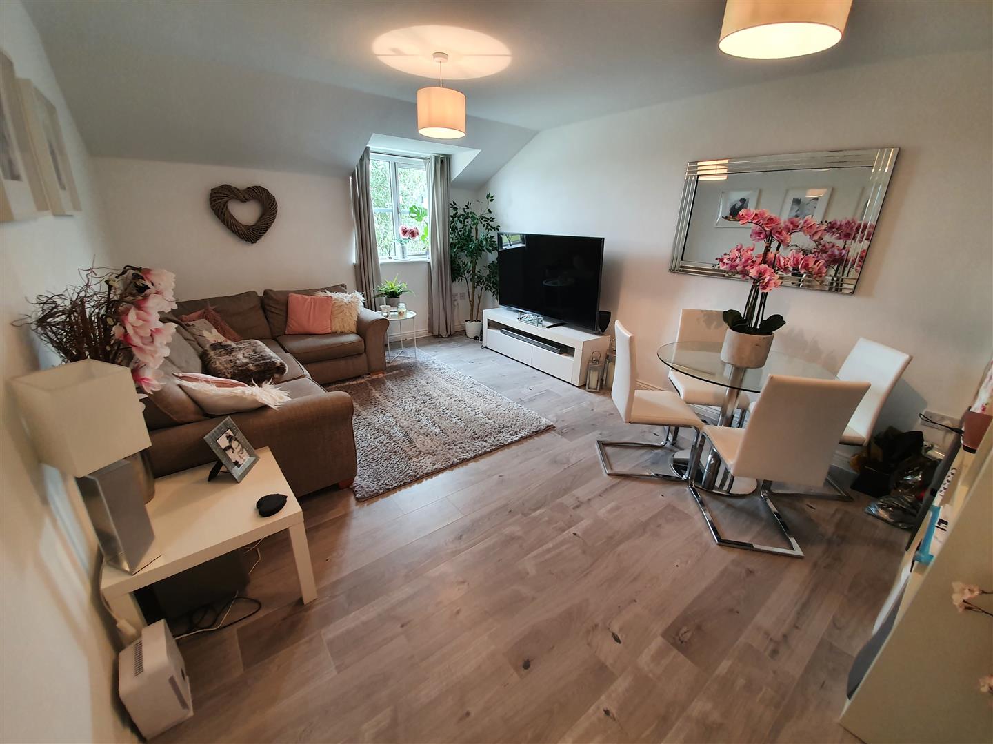 Flat Snowberry Close in Weston-Super-Mare