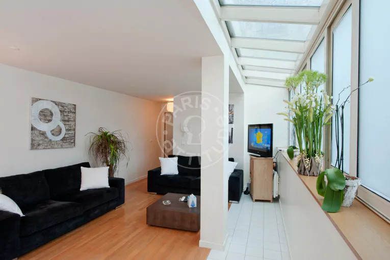 Flat Rue de Ponthieu in Paris