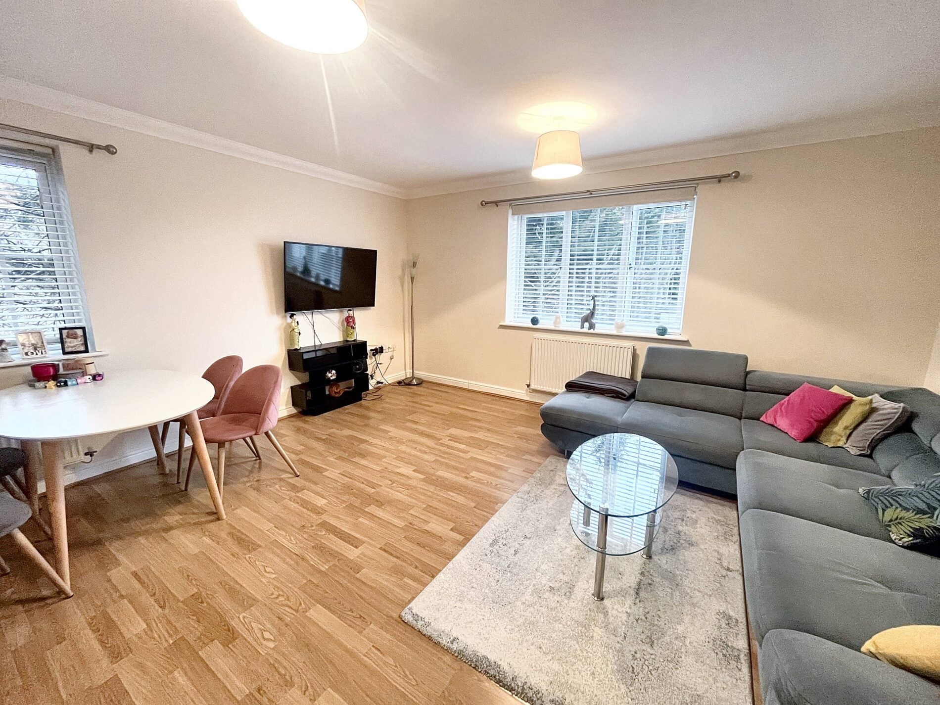 Flat Hayling Close in Slough