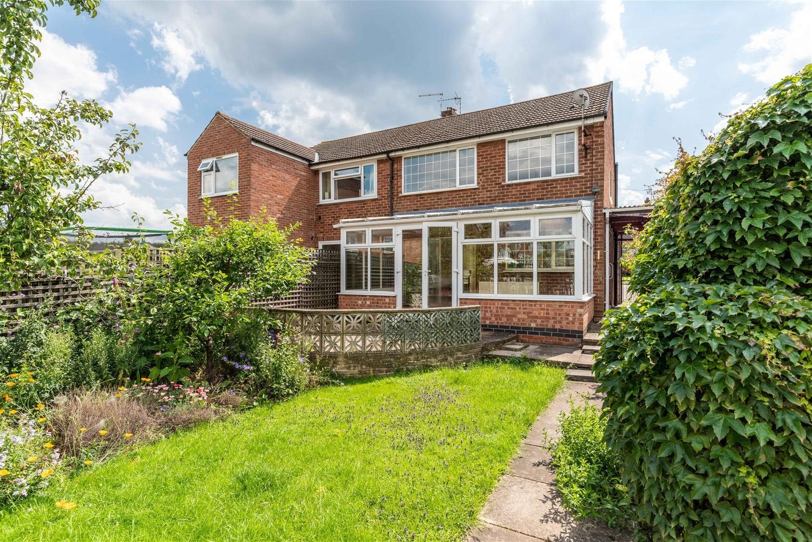 Flat Meadow Crescent in North West Leicestershire