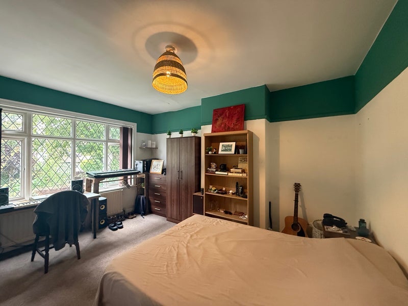 Room St Chad's Avenue in Leeds