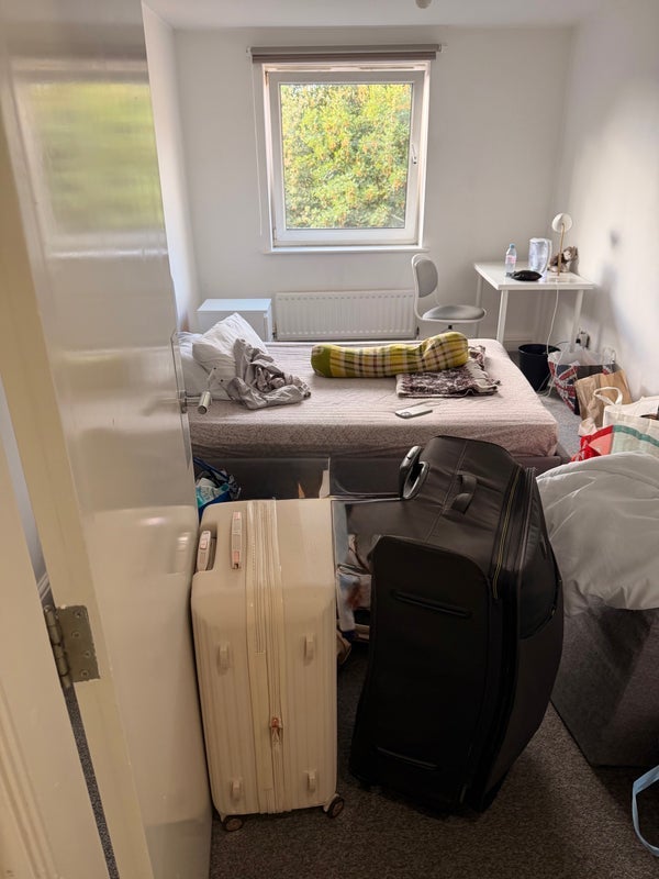 Room Clarendon Road in Leeds