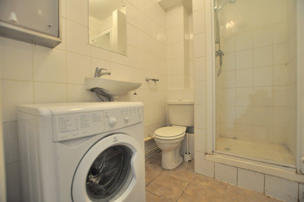 Flat Cygnet Street in Greater London