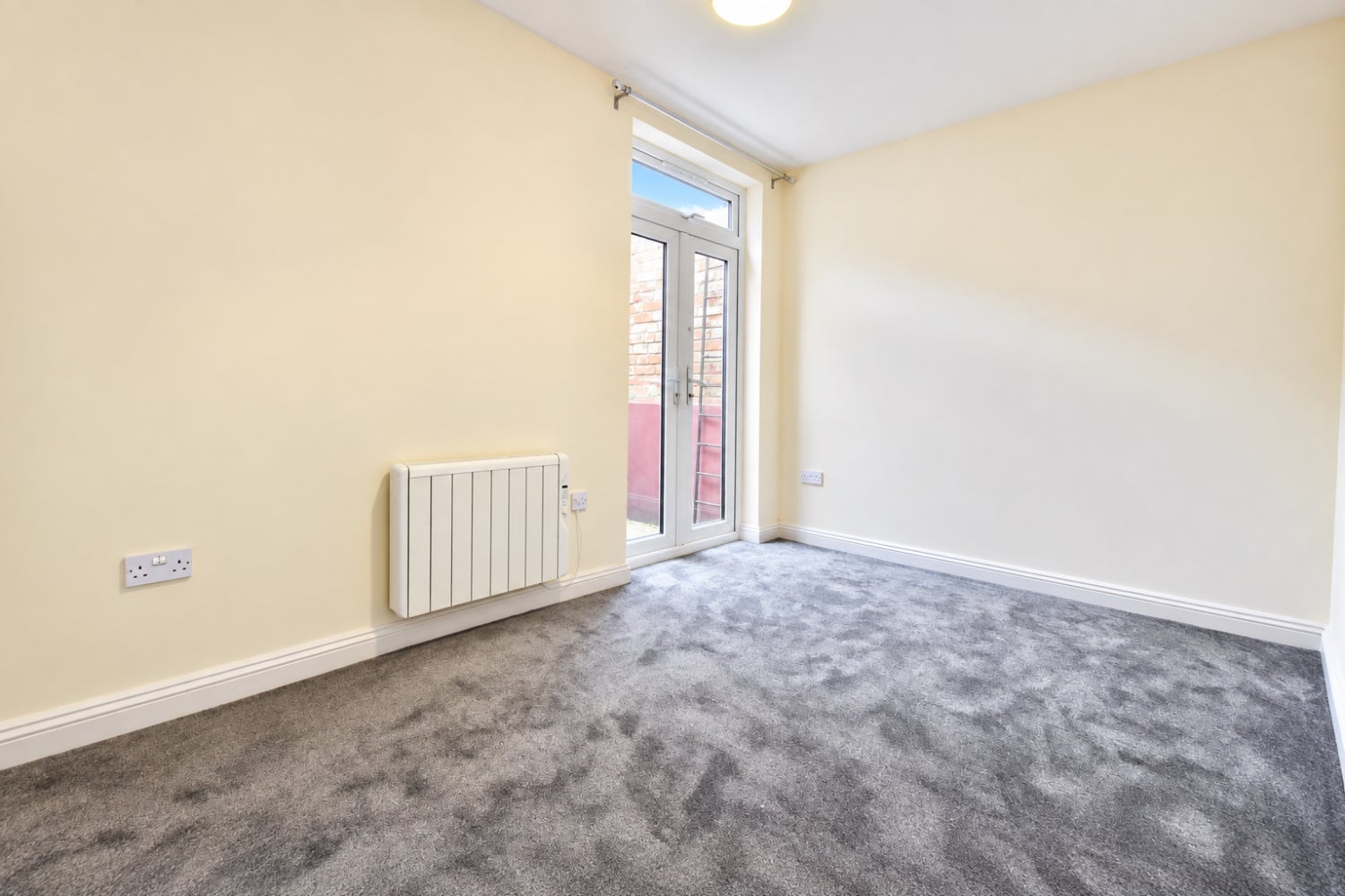 Flat Ecton Street in Northampton