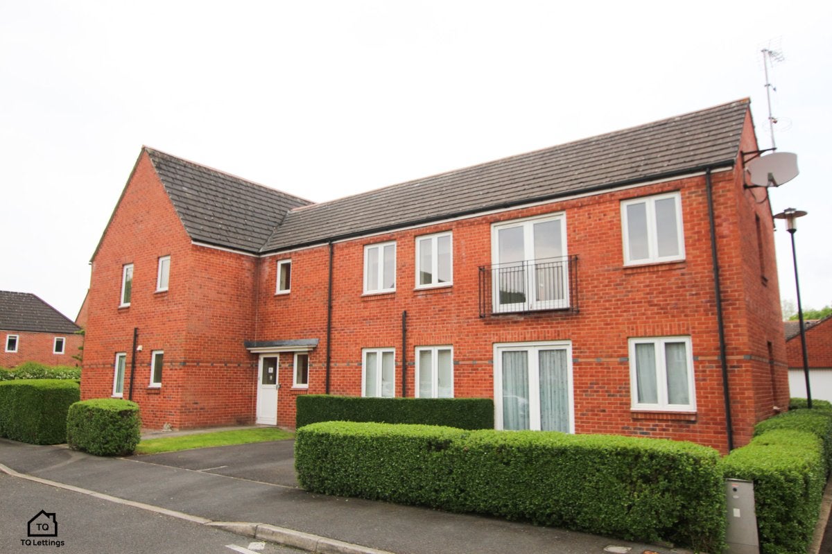 Flat Parkgate Road in Trafford