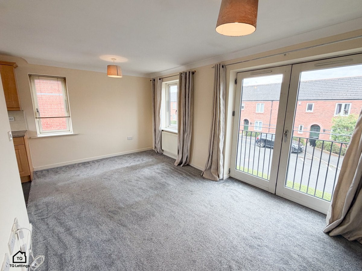Flat Parkgate Road in Trafford