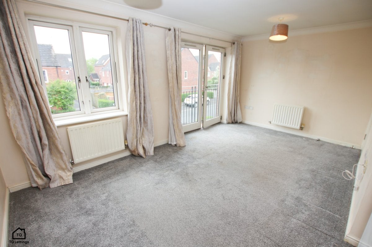 Flat Parkgate Road in Trafford