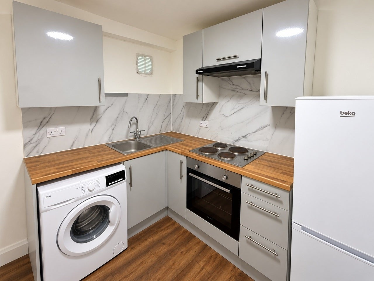 Flat Oak Grove in Greater London