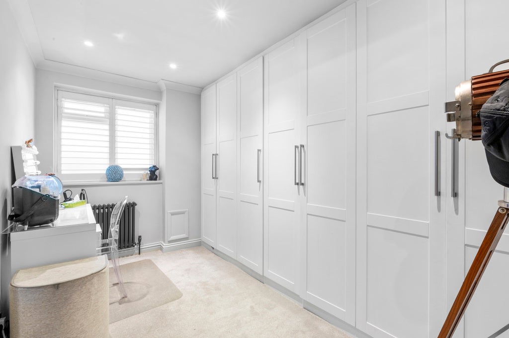 Flat Upper Richmond Road in Greater London