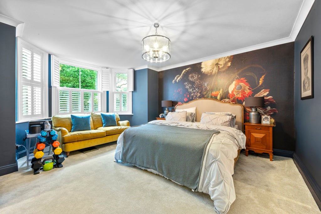Flat Upper Richmond Road in Greater London