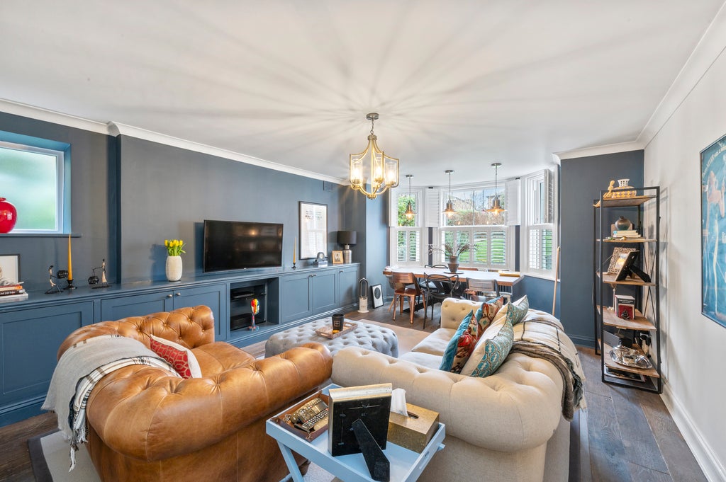 Flat Upper Richmond Road in Greater London