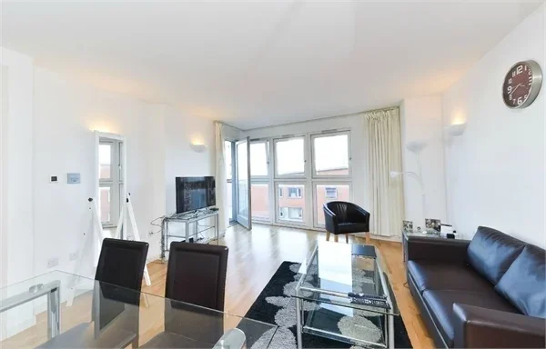 Flat Fairmont Avenue in Greater London