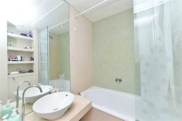Flat Fairmont Avenue in Greater London