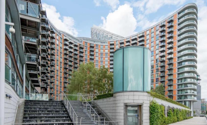 Flat Fairmont Avenue in Greater London