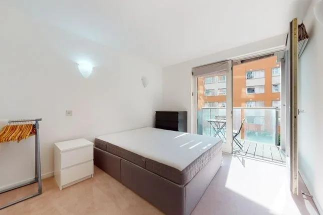 Flat Fairmont Avenue in Greater London