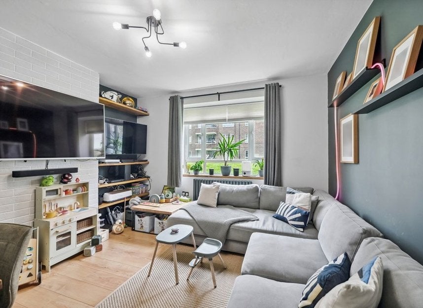 Flat Havelock Close in Greater London