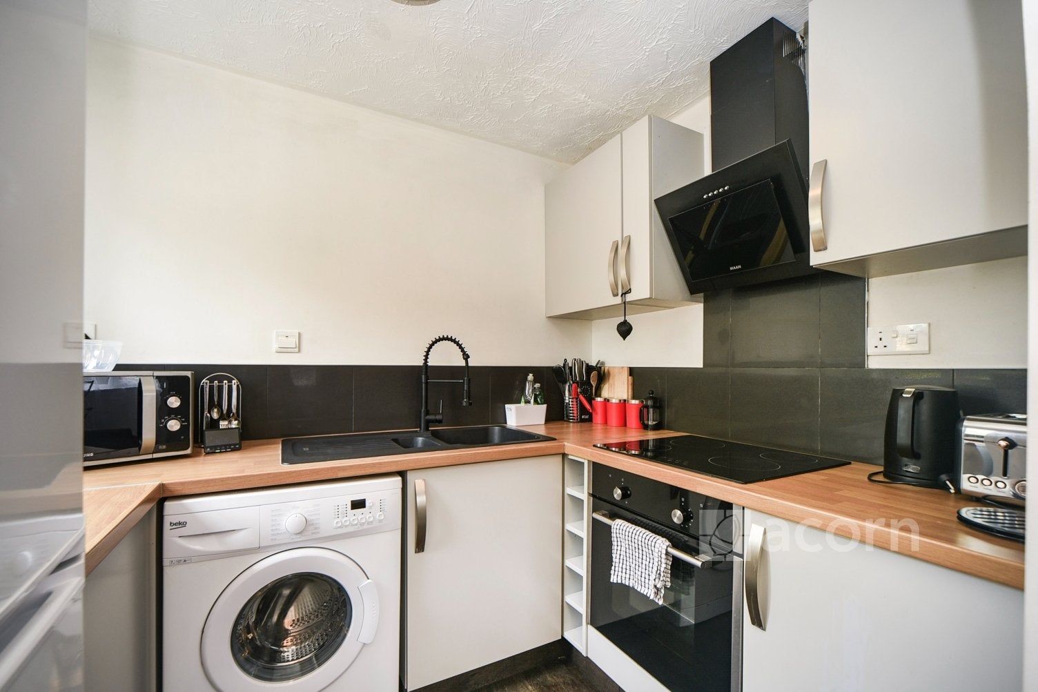 Flat Sayers Way in Greater London