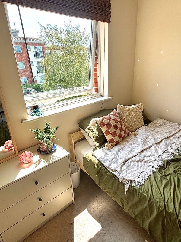 Room Chester Road in Trafford