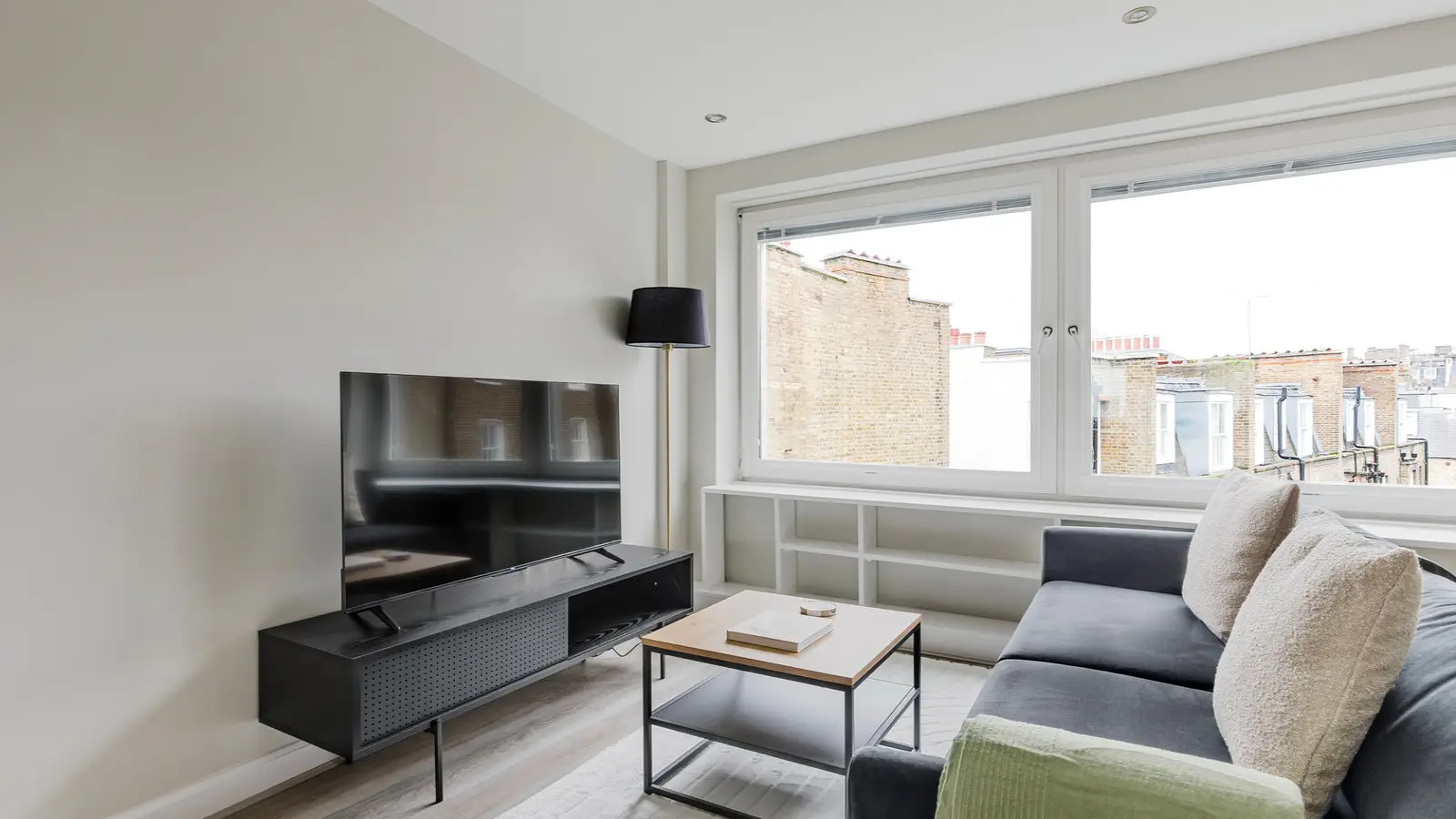 Flat Kensington Church Street in Greater London
