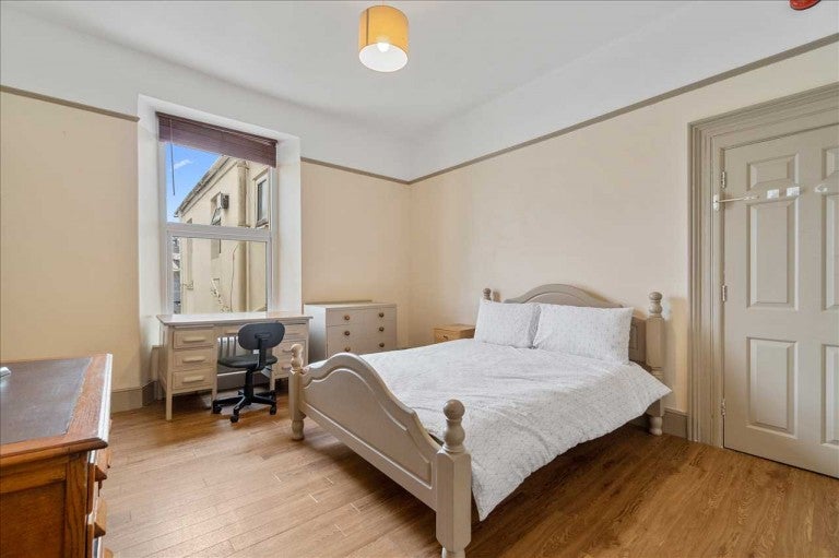 Flat Lisson Grove in Plymouth