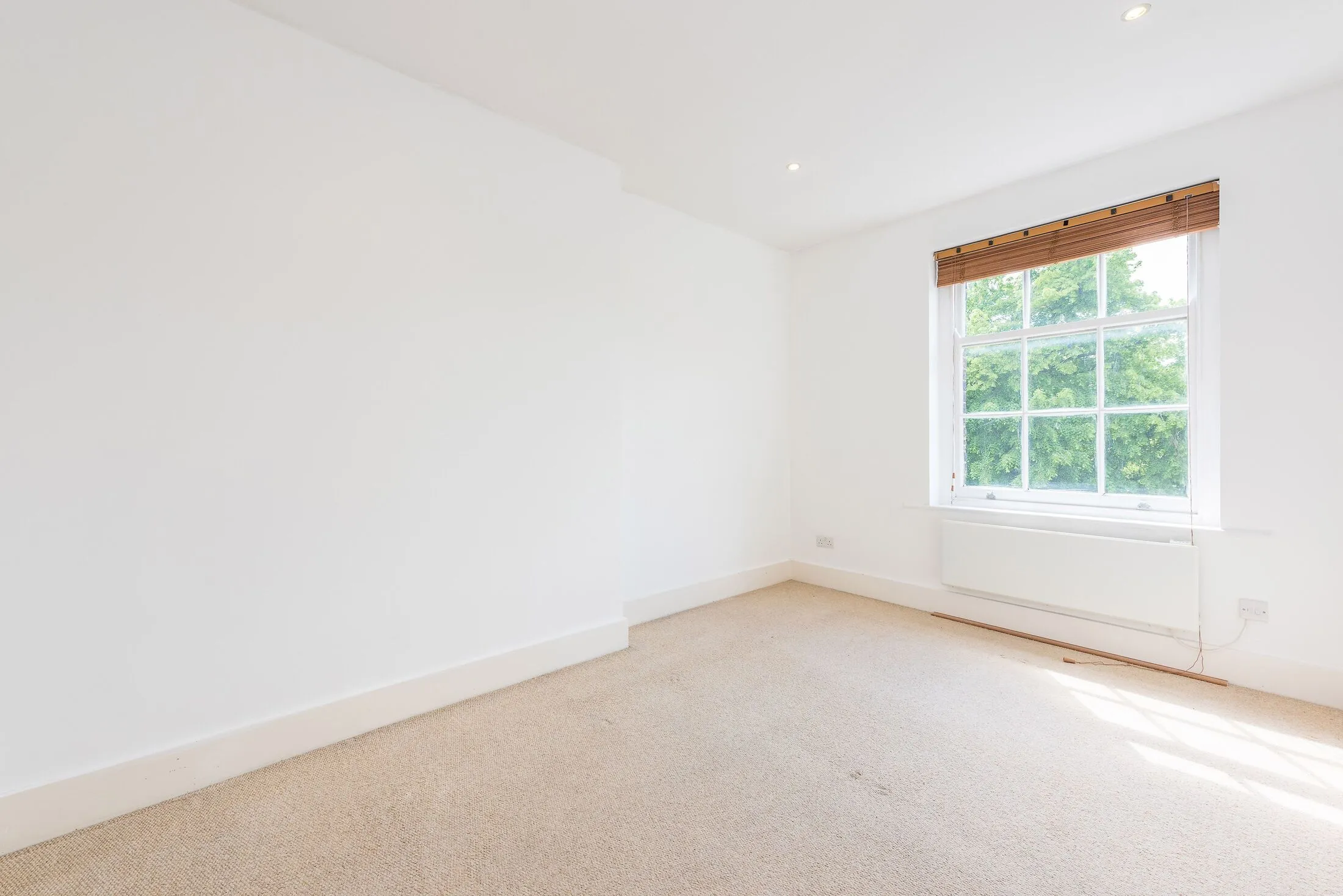 Flat Chiswick High Road in Greater London