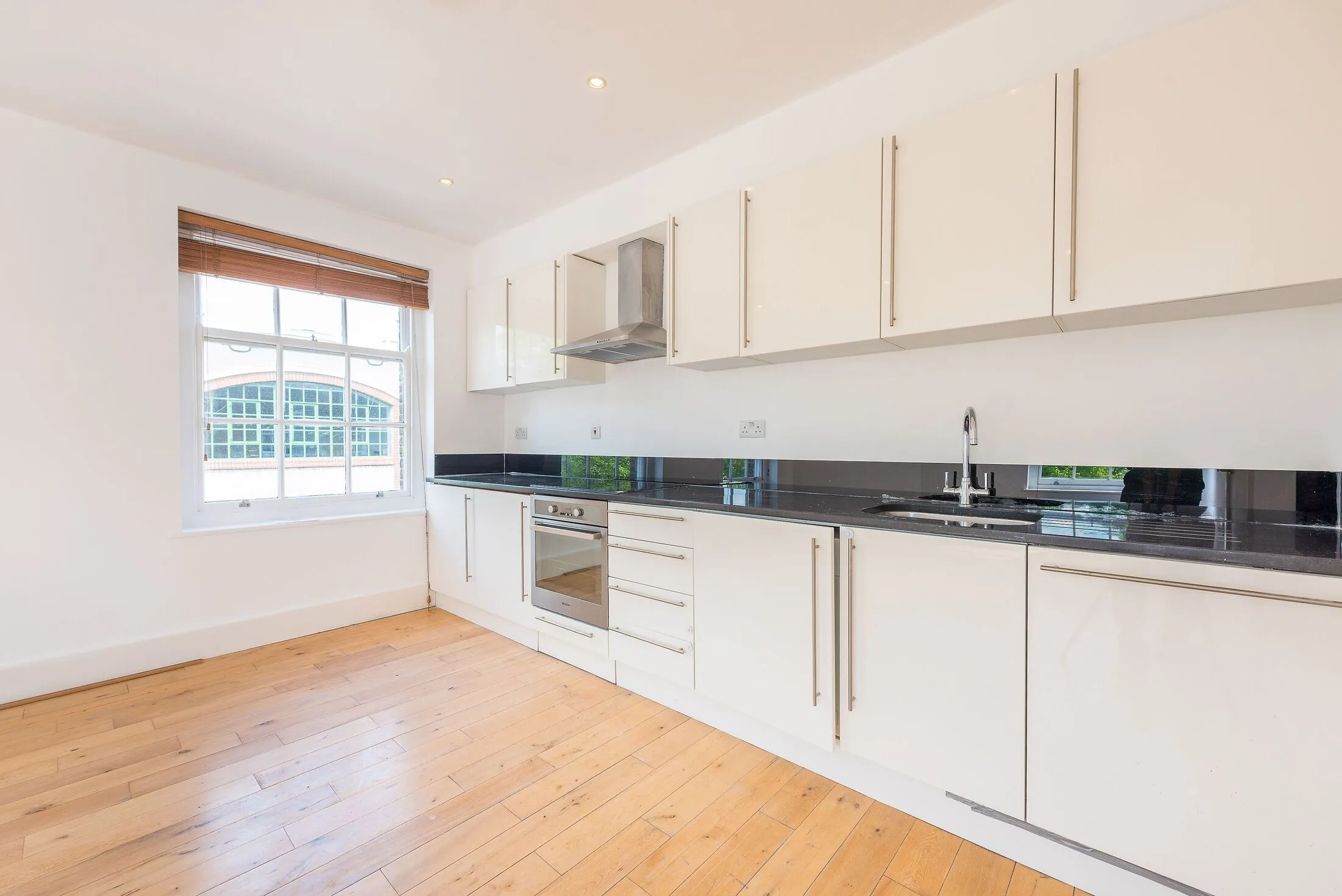 Flat Chiswick High Road in Greater London