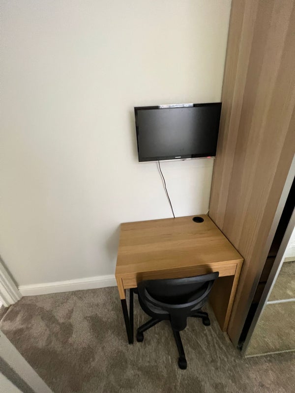 Room Collingbourne Road in Greater London