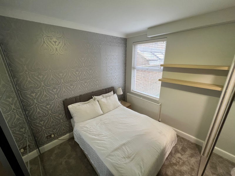 Room Collingbourne Road in Greater London