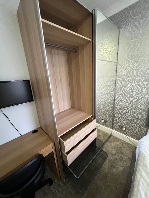Room Collingbourne Road in Greater London