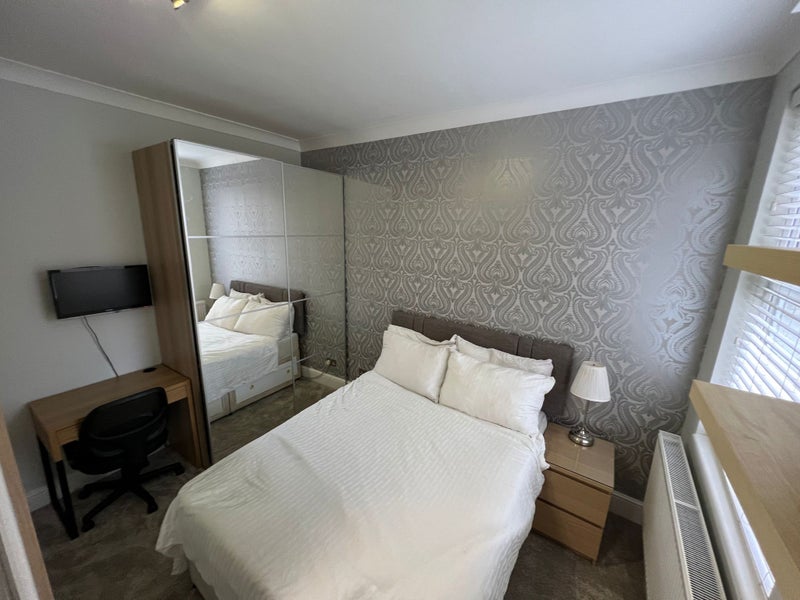Room Collingbourne Road in Greater London