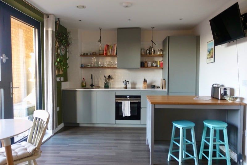 Flat Goldsmiths' Row in Greater London