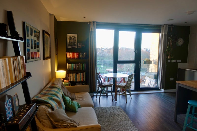 Flat Goldsmiths' Row in Greater London