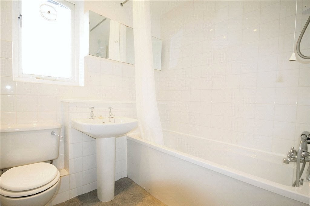 Flat Wetton Place in Borough of Runnymede