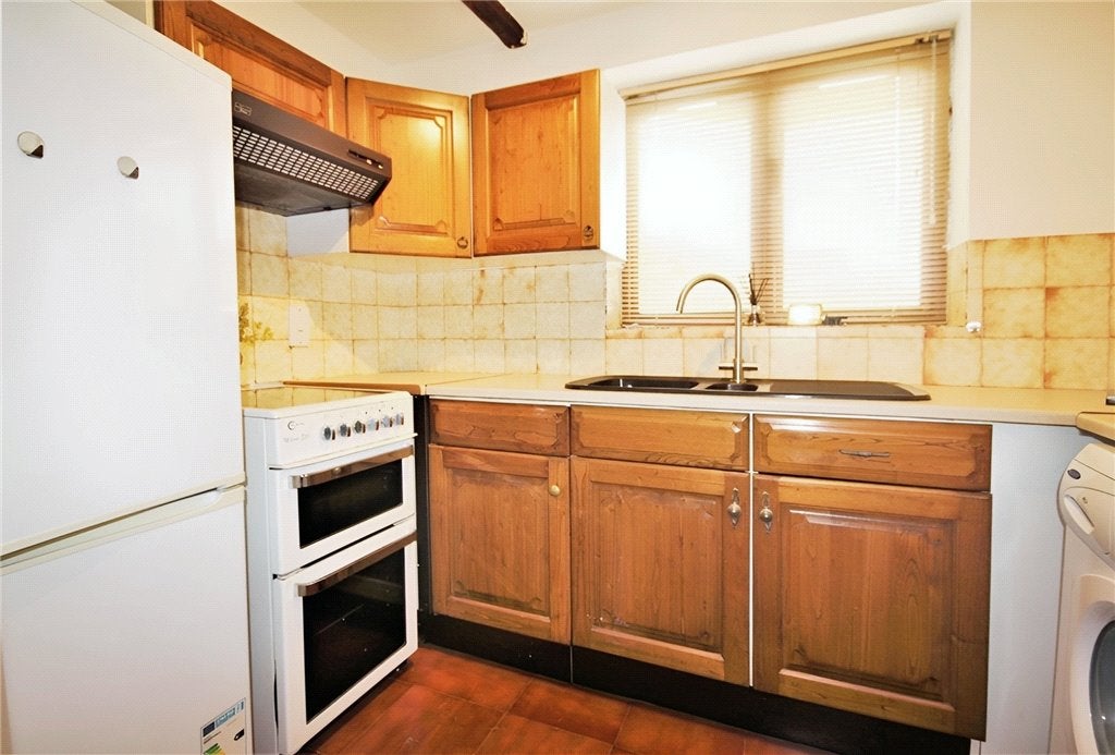 Flat Wetton Place in Borough of Runnymede
