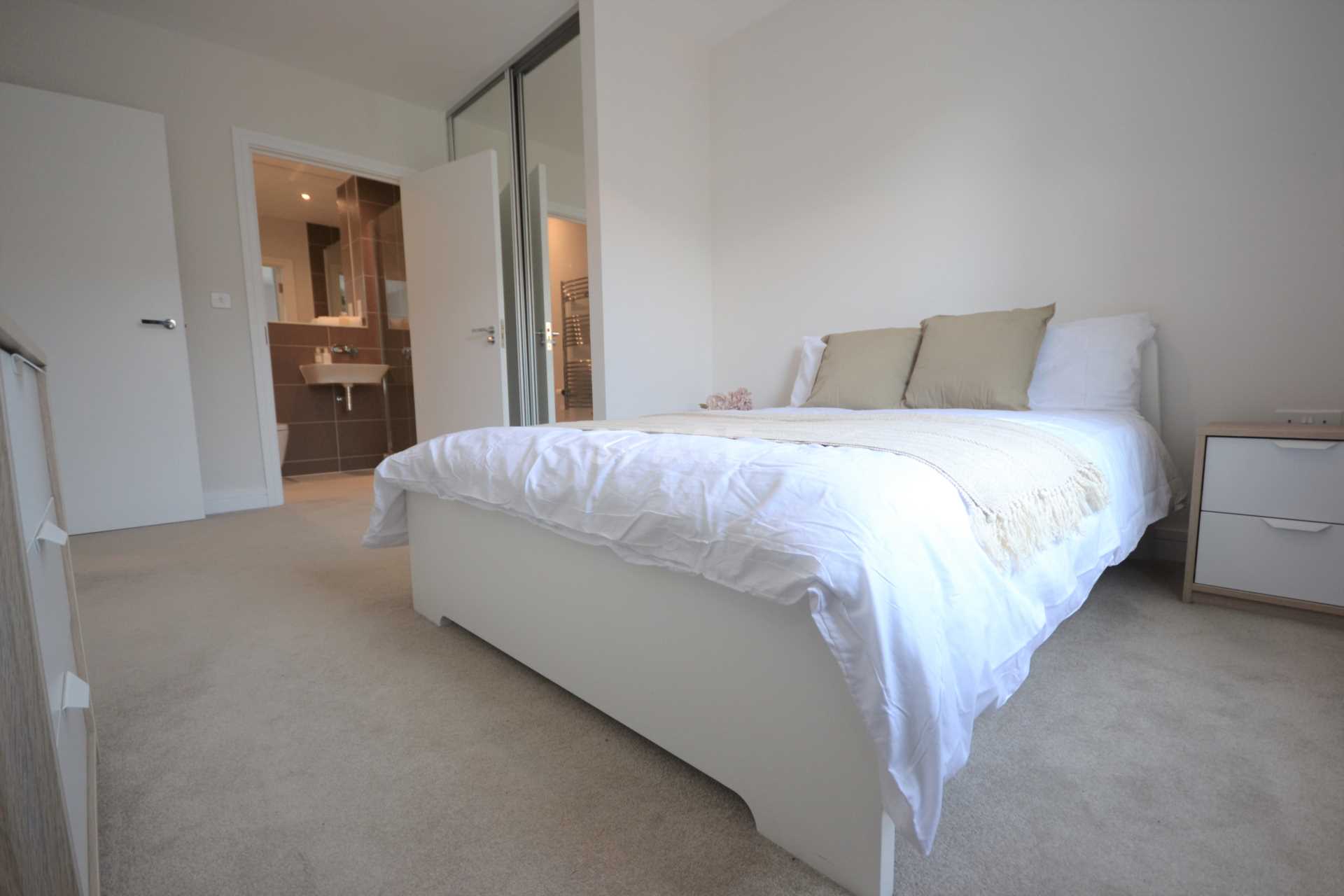 Flat Padworth Avenue in Reading