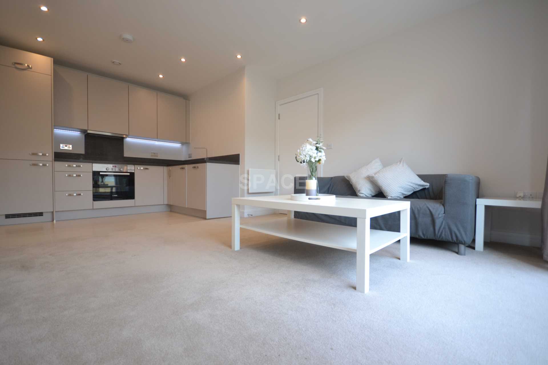 Flat Padworth Avenue in Reading