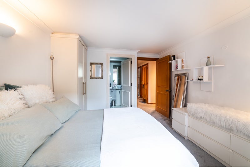 Room William Morris Way in Greater London