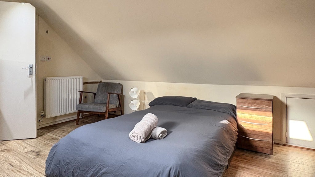 Room Ash Grove in Greater London