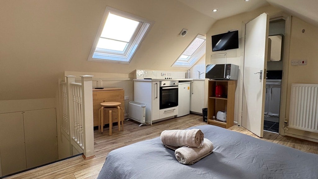 Room Ash Grove in Greater London